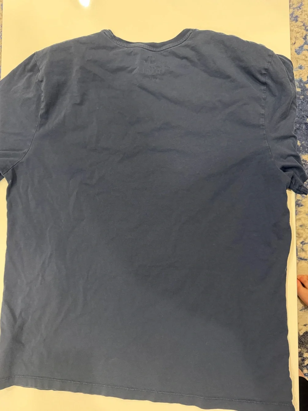Banana Republic Navy T‑Shirt with Light Green Logo